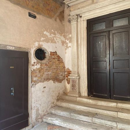 Antique Historical Apartment Velence Kültér fotó